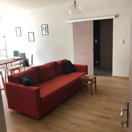 Entierement Renove Et Equipe De Deux Dans Le Quartier Schuman Apartment