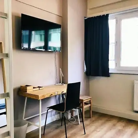 Entierement Renove Et Equipe De Deux Dans Le Quartier Schuman